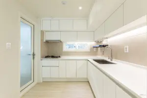 화이트 톤 미니멀 주방 인테리어 두산아파트